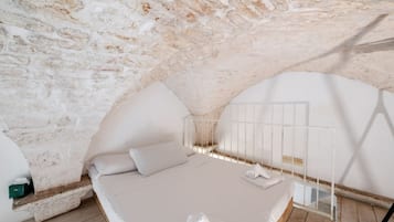 2 makuuhuonetta, vauvan matkasänky, vuodevaatteet