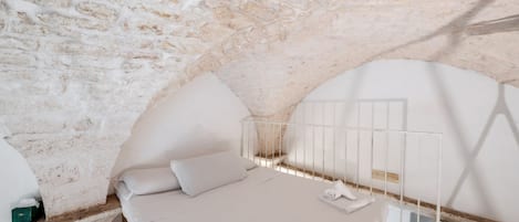 2 chambres, lit parapluie, draps fournis