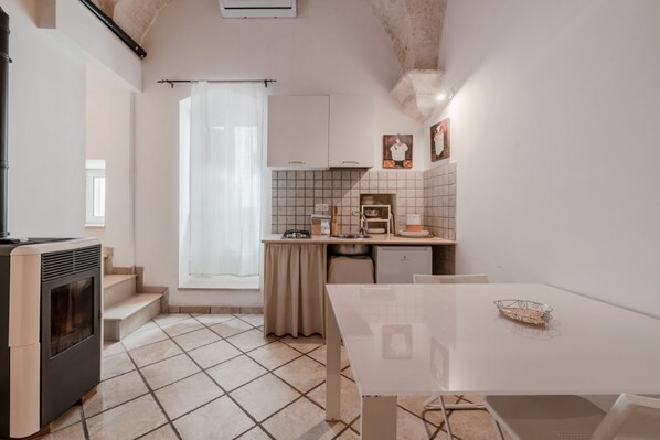 Unclassified image, 1 of 30, button