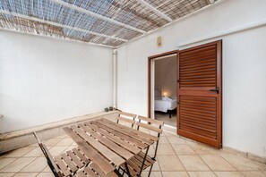 Unclassified image, 5 of 30, button