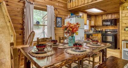 Cabin with Hot Tub • Mountain Views & Arcade