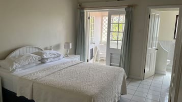 2 bedrooms, desk, iron/ironing board, WiFi