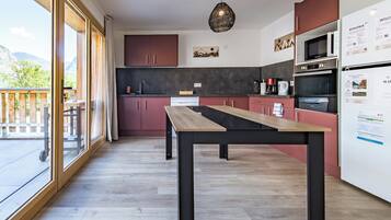 Fridge, microwave, oven, dishwasher