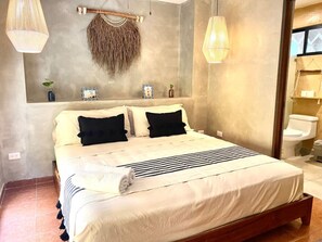 3 bedrooms, desk, WiFi, bed sheets