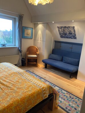 3 bedrooms, desk, iron/ironing board, WiFi