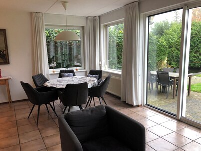 Friesenhuisje directly on the Ijsselmeer with three bedrooms for 6 people