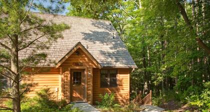 Chanticleer Cabins -Oak Cabin