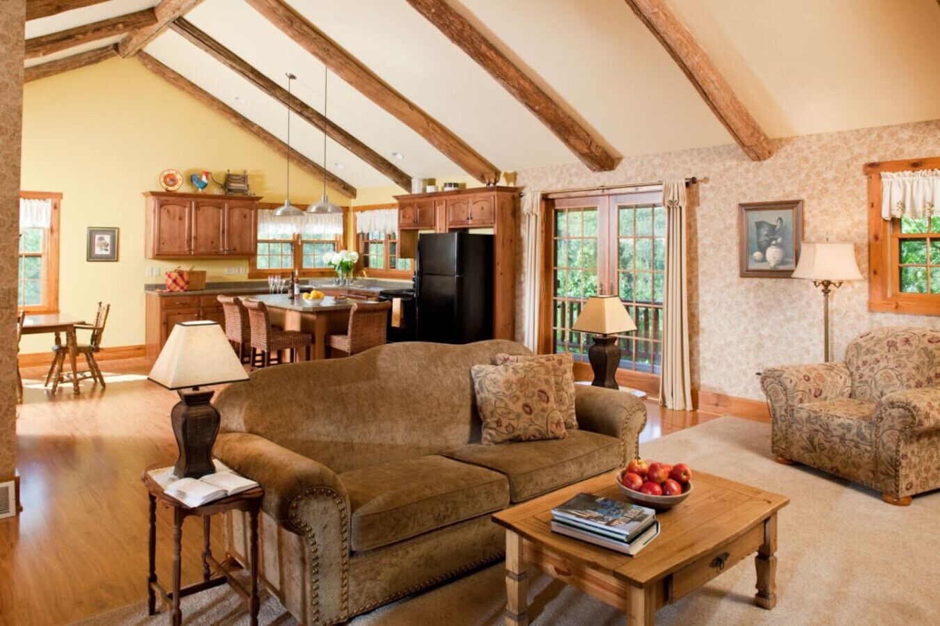 Televisión, chimenea y estéreo 