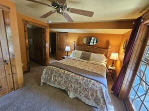 1 bedroom, desk, iron/ironing board, WiFi