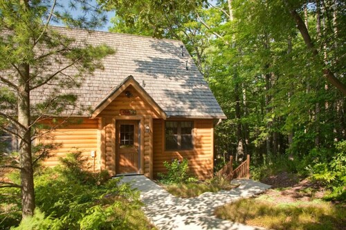 Chanticleer Cabins -Oak Cabin