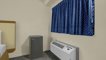 Habitación individual, 1 cama individual, para no fumadores | Escritorio, tabla de planchar con plancha, wifi gratis y ropa de cama