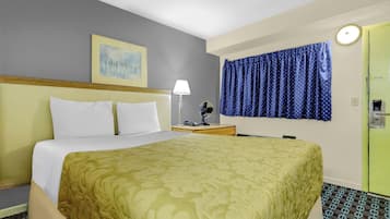 Room, 1 Queen Bed, Non Smoking | Desk, iron/ironing board, free WiFi, bed sheets