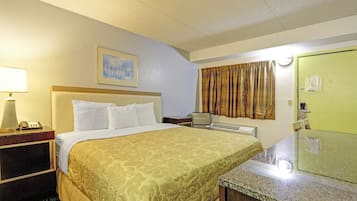 Habitación, 1 cama King size, para no fumadores | Escritorio, tabla de planchar con plancha, wifi gratis y ropa de cama