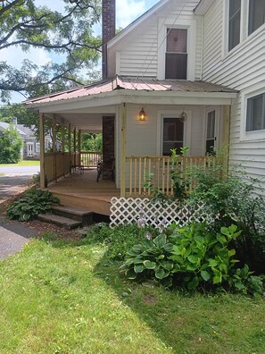Exterior - Charming 3-bedroom country house in peaceful Crown Point with WiFi (Crown Point)