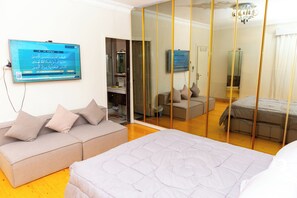 3 bedrooms, in-room safe, desk, iron/ironing board - Luxurious Family Apartment 3 Bedroom with Garden in Prime location, New Cairo (Cairo Governorate)