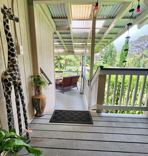 Terrace/patio - Aloha Junction Guesthouse Suites, stay and explore Kilauea Volcano Hawaii (Volcano)