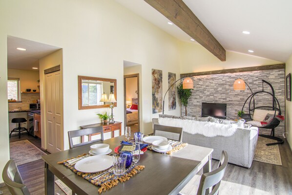 Interior - Remodeled sunny 1 bedroom condo in Meadow Village with heated garage (Big Sky)