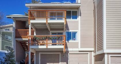 Remodeled sunny 1 bedroom condo in Meadow Village with heated garage