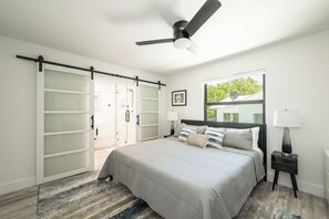 3 chambres, fer et planche à repasser, Wi-Fi, draps fournis