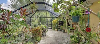 Long-term discount! Spacious 3BR Home With Tropical Garden & Koi Pond in Lanai