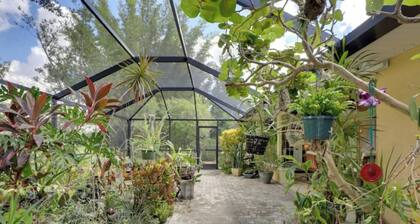 Long-term discount! Spacious 3BR Home With Tropical Garden & Koi Pond in Lanai