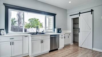 Superior House, Ocean View | Private kitchen | Full-sized fridge, microwave, oven, stovetop