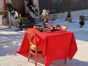 Outdoor dining - Boutique Hotel Am Bahndamm (Neuhaus am Rennweg)