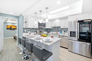 Family Apartment, 2 Bedrooms, 2 Bathrooms (0139) | In-room dining