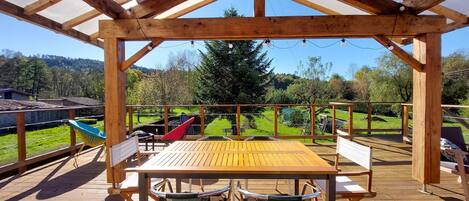 تناول الطعام بالخارج