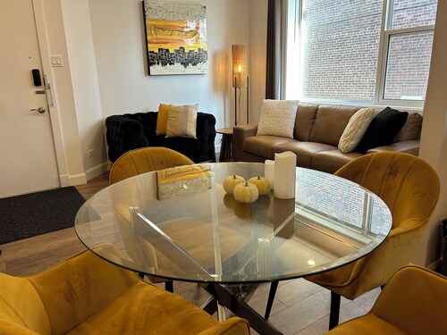 Love nest 1 river from the castle! Free parking! Refurbished, Air conditioner