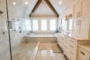 Shower, jetted bath, hair dryer, bidet - Old Watercolor~30A~6min walk to Beach ~private pool oasis~ 5bed/6+baths~elevator (Santa Rosa Beach)