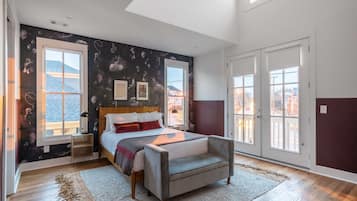 4 habitaciones y espacio para trabajar con laptop