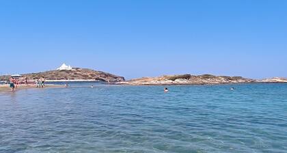 Cozy and luxury by the sea with spectacular view. Family sized with bbq and yard