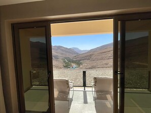 Individually decorated, individually furnished, desk, laptop workspace - WADINA RESORT (Wadi Bani Khalid)