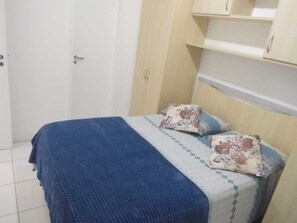 Apartamento família, varanda coberta, vista para a piscina | 1 quarto, Wi-Fi de cortesia