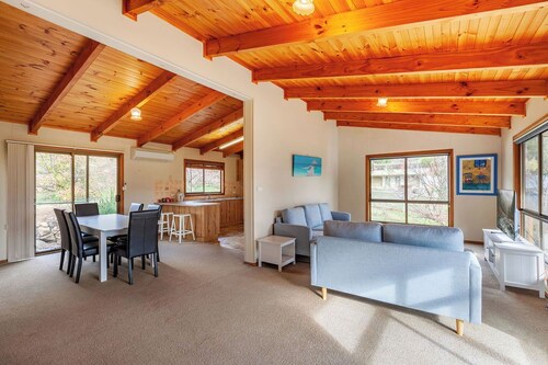 Harry Stender Cottage 3 bedroom 1 bathroom with separate toilet