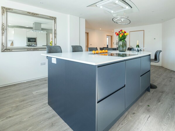 Lave-vaisselle, chaise haute