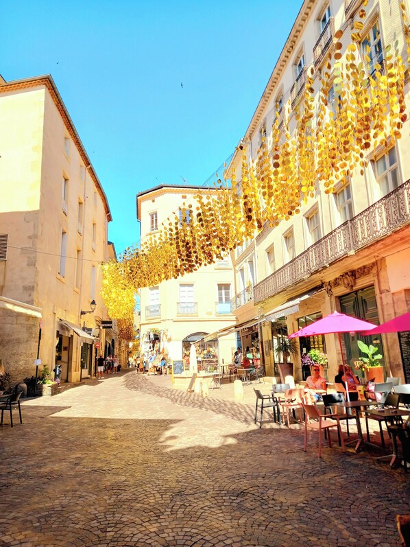 Outdoor dining - ★ T3 Aqui est Besièrs ★ Cathédrale ★ Centre ★ Clim ★ Wifi ★ Parking on request (Béziers)