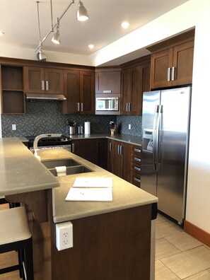 ميكروويف، فرن، موقد طهي مسطح، غسالة أطباق