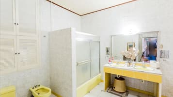 Shower, towels, soap, shampoo