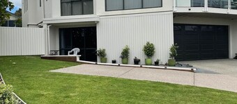 Quiet restful unit with seaviews