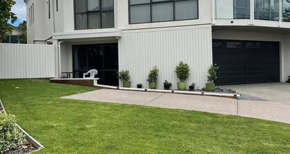 Quiet restful unit with seaviews