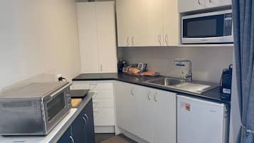 Fridge, microwave, oven, coffee/tea maker