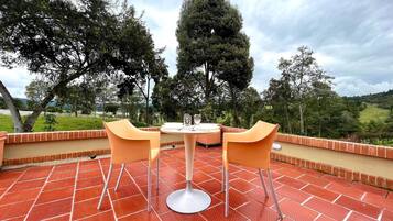 Cabaña | Restaurante al aire libre