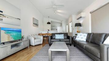 Three Bedroom Apartment - Pet Friendly | Living area