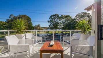 Three Bedroom Apartment - Pet Friendly | Terrace/patio