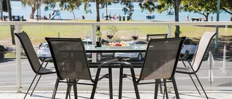 Appartement, 2 chambres, balcon, vue sur le fleuve | Terrasse/patio