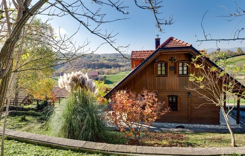Lovely home in Veliki Vrh Kamanjski
