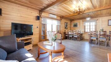 Smart TV, fireplace