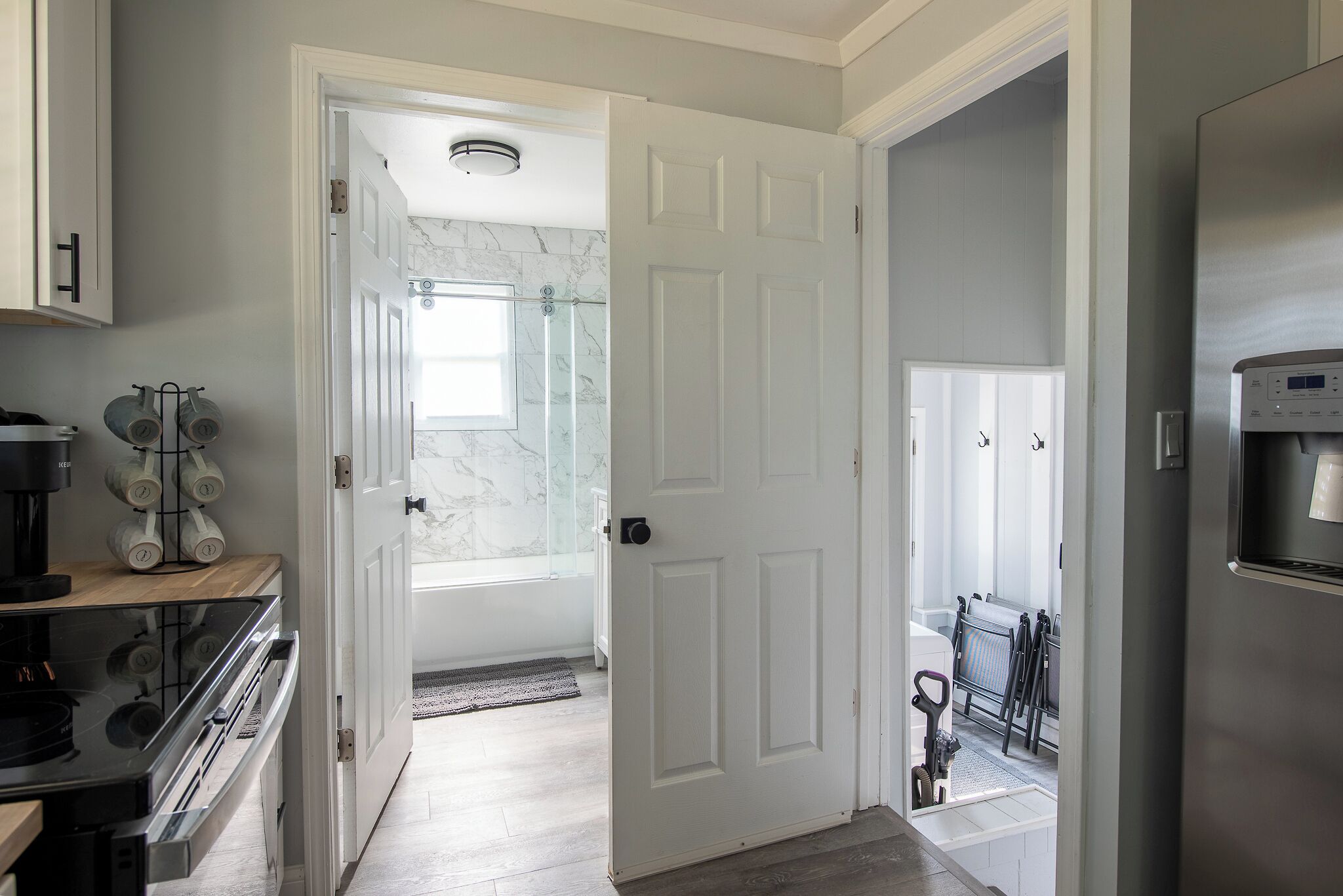 Réfrigérateur, micro-ondes, four, plaque de cuisson